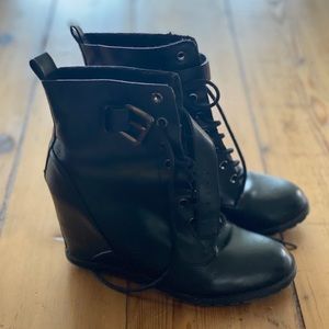 Wedge combat booties